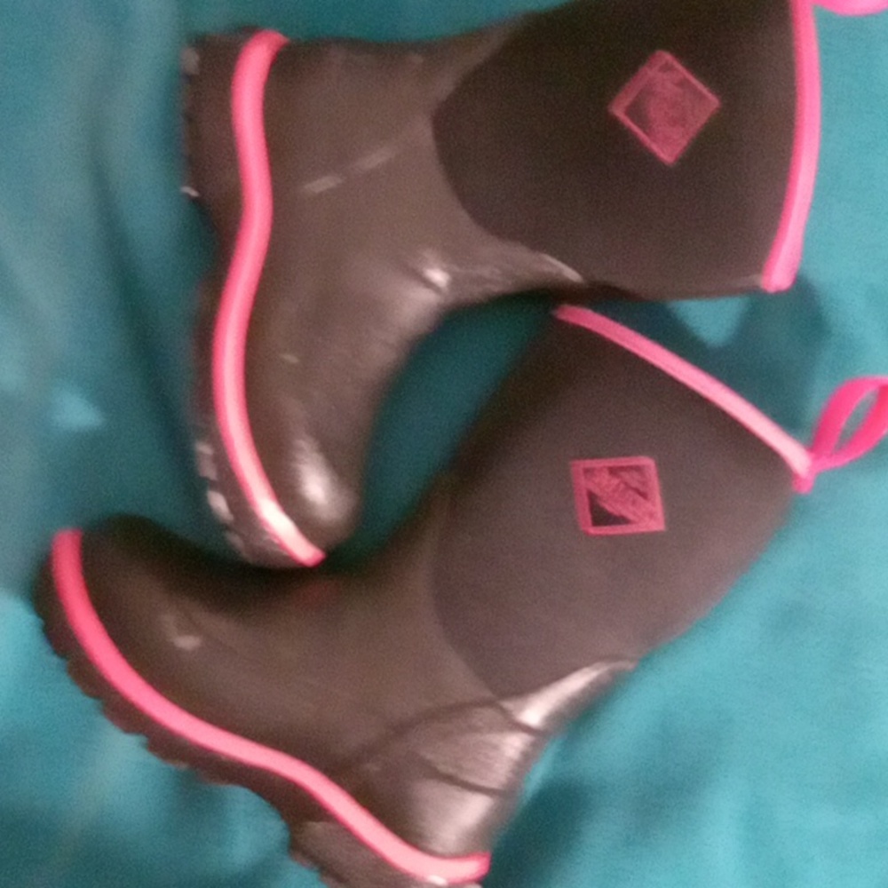Girls muck boots 10c